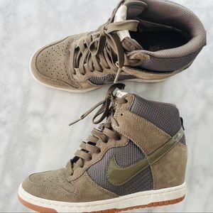 Nike Women's Dunk Sky High Mesh 6.5 Trap Green EUC